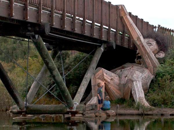 Oscar Under the Bridge